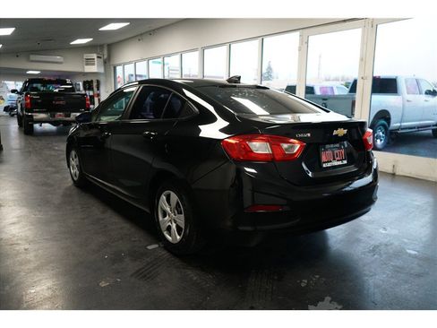 Used 2017 Chevrolet Cruze LS FWD image 5