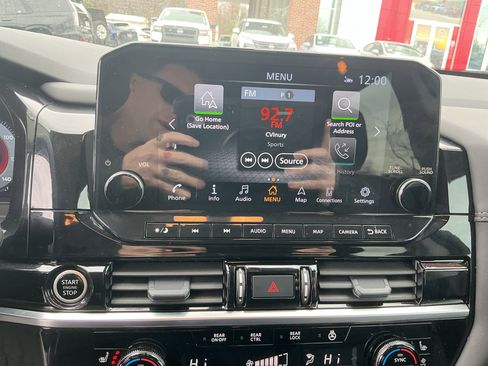 Used 2024 Nissan Pathfinder Platinum w/ Cargo Package image 16