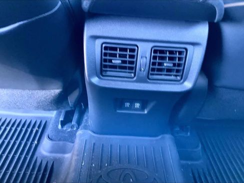 Used 2022 Toyota Venza Limited image 33