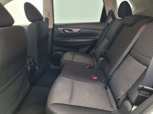 Used 2019 Nissan Rogue SV image 18