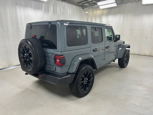 Used 2025 Jeep Wrangler Unlimited Sahara w/ Safety Group AWD/4WD image 5