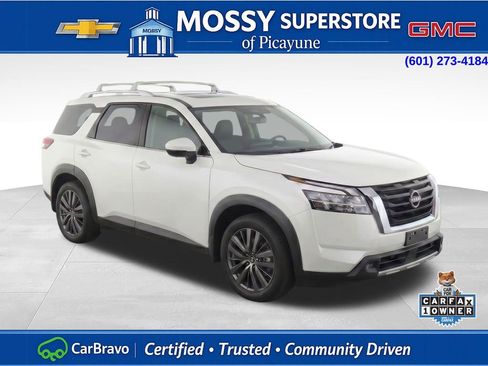 Used 2024 Nissan Pathfinder SL w/ SL Premium Package FWD image 2