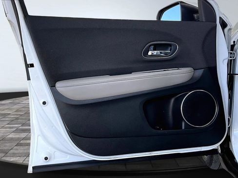 Used 2022 Honda HR-V EX image 17