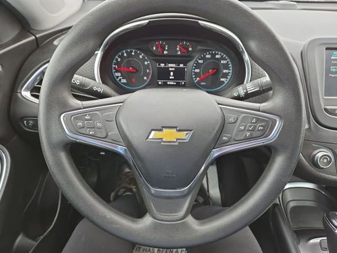 Used 2018 Chevrolet Malibu LT image 17