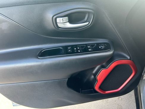 Used 2020 Jeep Renegade Trailhawk w/ Cold Weather Group image 17