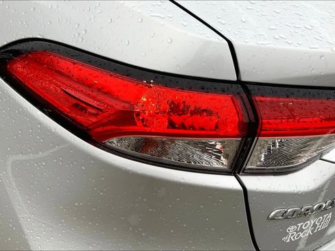 Used 2021 Toyota Corolla LE image 27