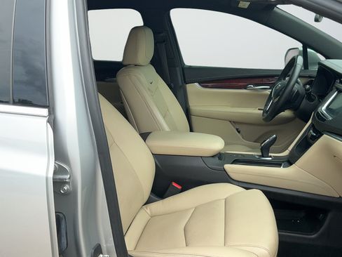 Used 2018 Cadillac XT5 Premium Luxury FWD image 22