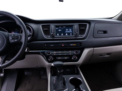 Used 2019 Kia Sedona LX FWD image 7
