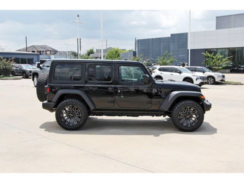 Used 2025 Jeep Wrangler Unlimited Sport AWD/4WD image 6