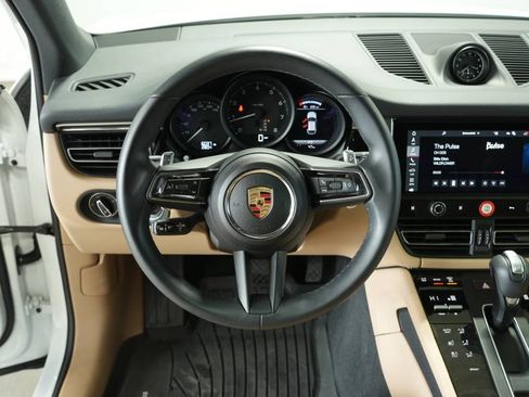 Used 2025 Porsche Macan image 13