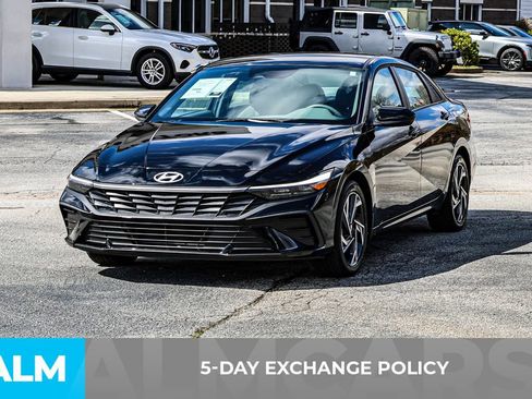 Used 2025 Hyundai Elantra Sport image 4