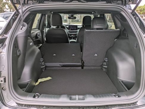 New 2026 Jeep Compass Latitude image 11