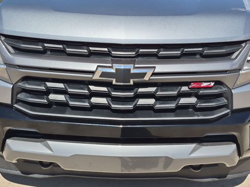 Used 2022 Chevrolet Colorado Z71 AWD/4WD image 9
