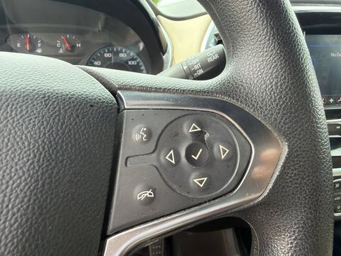 Used 2023 Chevrolet Traverse LS AWD/4WD image 9