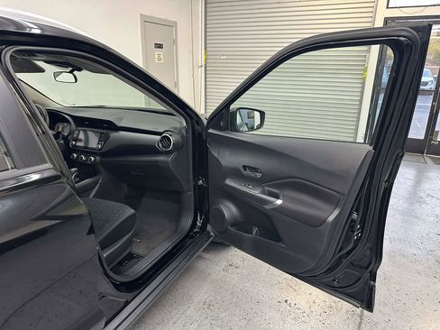 Used 2023 Nissan Kicks SV image 40