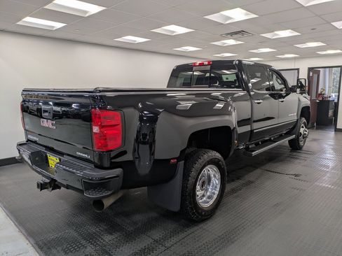 Used 2017 GMC Sierra 3500 Denali w/ Duramax Plus Package image 4
