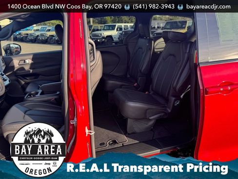 New 2026 Chrysler Pacifica Select w/ S Appearance Package FWD image 13