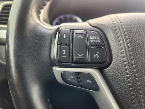 Used 2019 Toyota Highlander XLE FWD image 28
