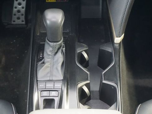 Used 2025 Toyota Camry SE image 27