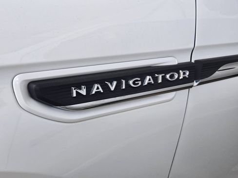 Used 2022 Lincoln Navigator L Reserve RWD image 5