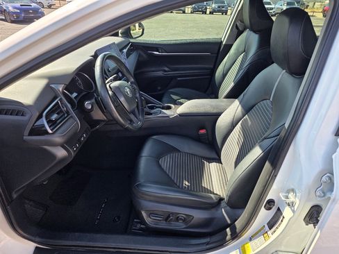 Used 2021 Toyota Camry SE image 11