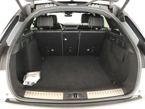 Used 2018 Land Rover Range Rover Velar R-Dynamic SE image 29