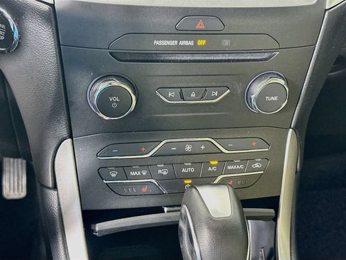 Used 2018 Ford Edge SEL w/ Equipment Group 201A FWD image 16