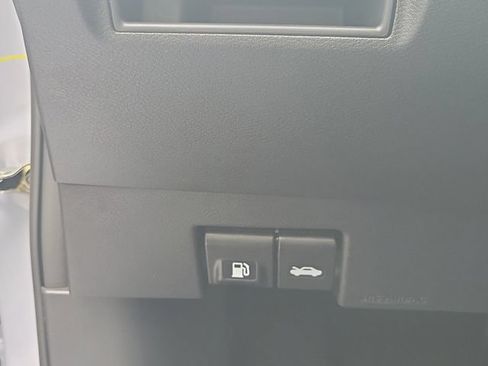 Used 2025 Nissan Versa SV w/ Trunk Package FWD image 29