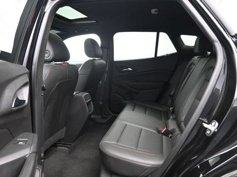 Used 2025 Chevrolet Trax RS w/ Sunroof Package FWD image 25