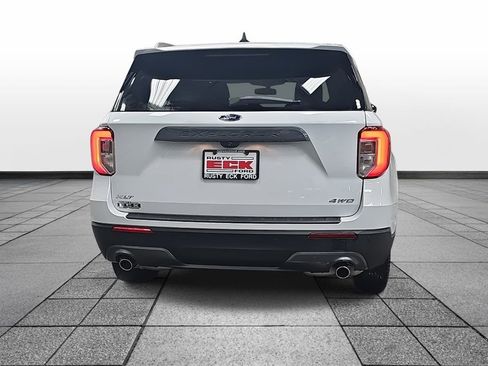 Used 2021 Ford Explorer XLT w/ Equipment Group 202A image 6