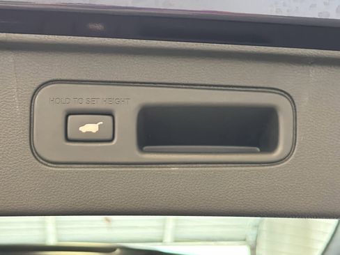 Used 2025 Honda Pilot EX-L image 8