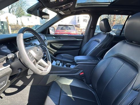 Certified 2024 Jeep Grand Cherokee Limited w/ Luxury Tech Group II image 10