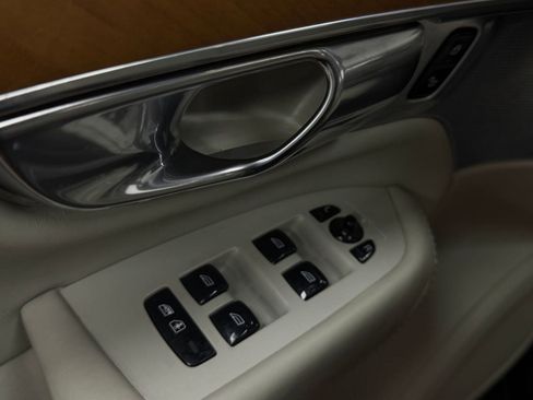 Used 2019 Volvo XC90 T8 Inscription w/ Luxury Package image 8