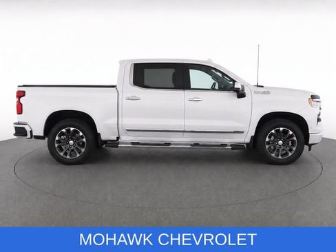 Used 2025 Chevrolet Silverado 1500 High Country w/ Technology Package AWD/4WD image 9