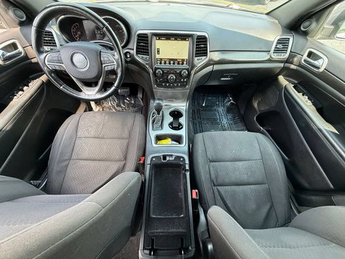 Used 2018 Jeep Grand Cherokee Laredo AWD/4WD image 13