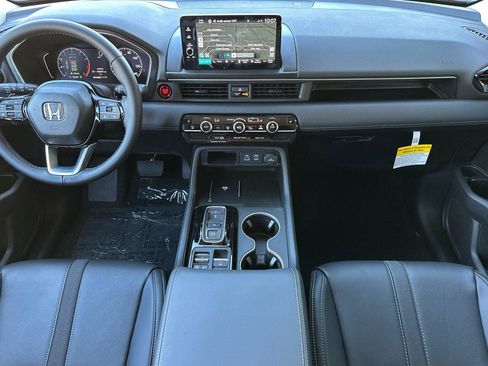 New 2025 Honda Pilot Touring image 15