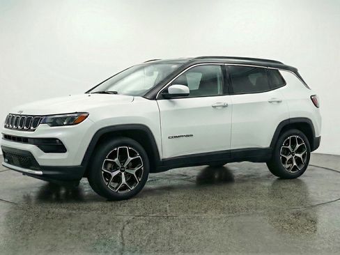 Used 2025 Jeep Compass Limited AWD/4WD image 3