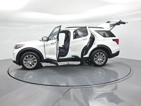 New 2025 Ford Explorer Active w/ Active Comfort Package image 34