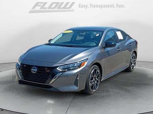 Used 2025 Nissan Sentra SR FWD image 3