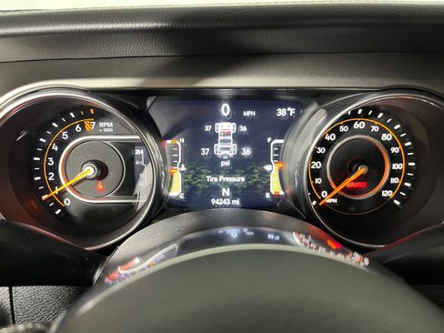 Used 2018 Jeep Wrangler Unlimited Sahara image 15