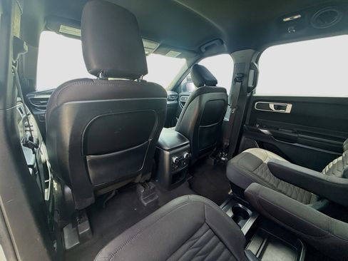 Used 2020 Ford Explorer XLT RWD image 24