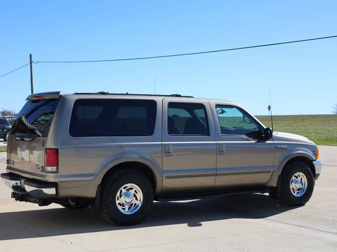 Used 2000 Ford Excursion XLT image 3