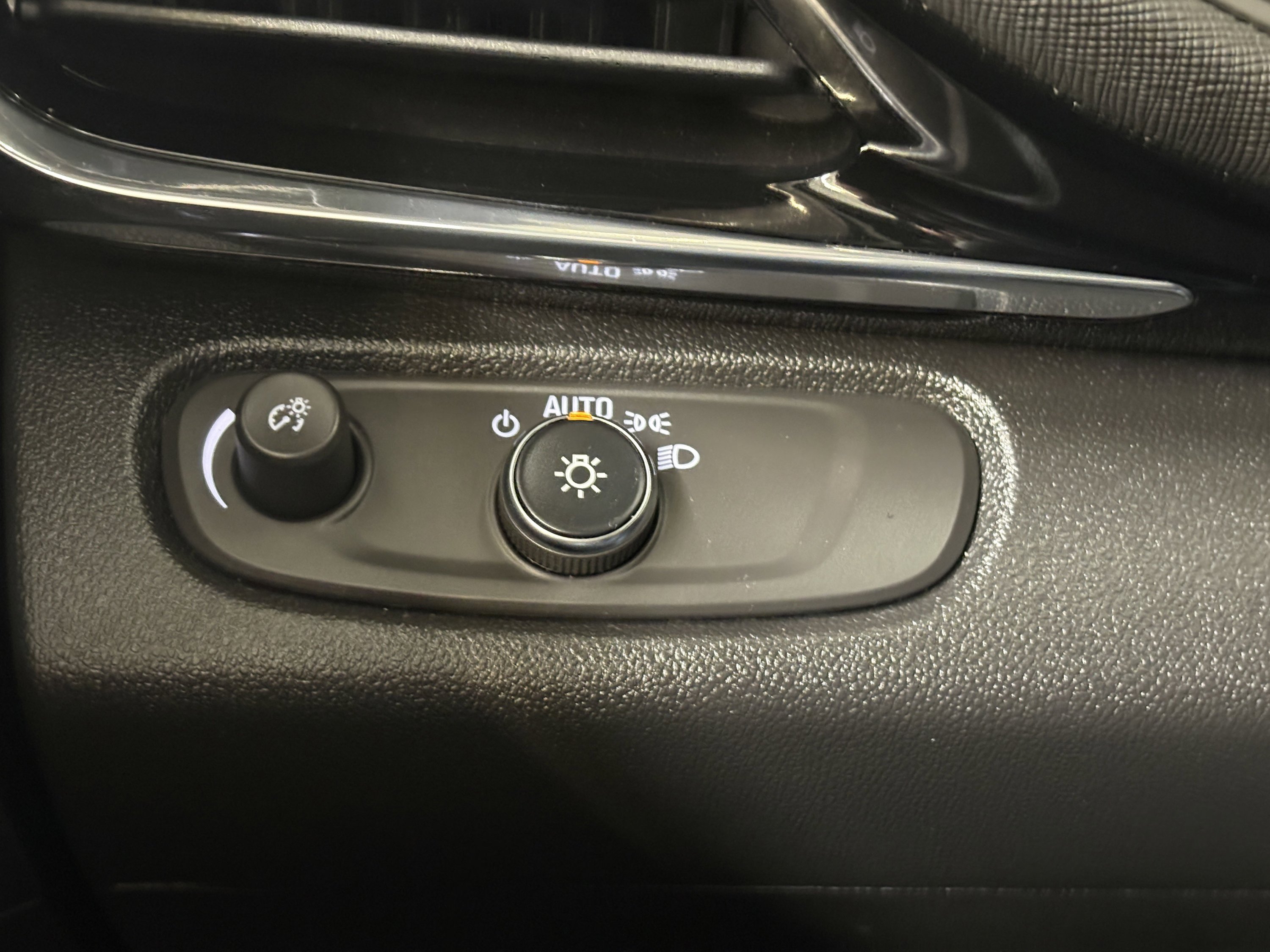 Used 2025 Buick Envista Sport Touring FWD image 18