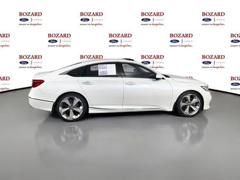 Used 2018 Honda Accord Touring image 9