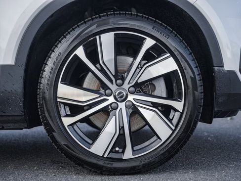 Used 2021 Volvo XC40 P8 Recharge w/ Advanced Package image 17