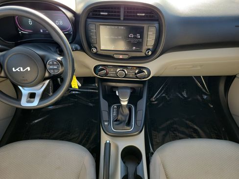 Used 2023 Kia Soul LX image 16