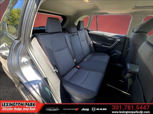 Used 2021 Toyota RAV4 XLE w/ Convenience Package AWD/4WD image 24
