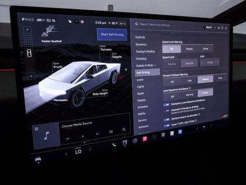 Used 2025 Tesla Cybertruck AWD Crew Cab image 29