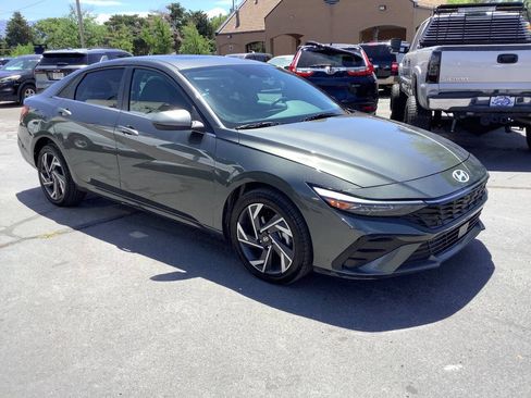 Used 2025 Hyundai Elantra SEL FWD image 7