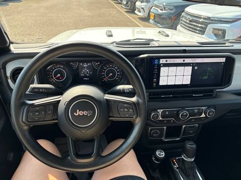Used 2024 Jeep Gladiator Sport AWD/4WD image 10